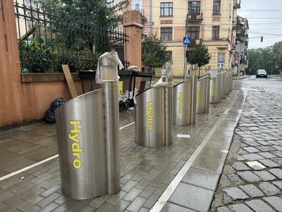 Підземні смітники на вулиці Миколи Лисенка у Чернівцях Підземні смітники на вулиці Миколи Лисенка у Чернівцях