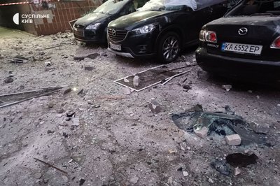Уламки безпілотника влучили у багатоповерхівку: наслідки російської атаки Києва Уламки безпілотника влучили у багатоповерхівку: наслідки російської атаки Києва