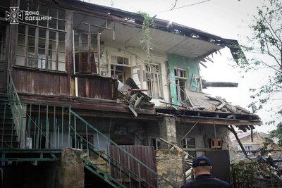 РФ атакувала Одесу: безпілотник влучив у житловий будинок, загинула людина, є поранені РФ атакувала Одесу: безпілотник влучив у житловий будинок, загинула людина, є поранені