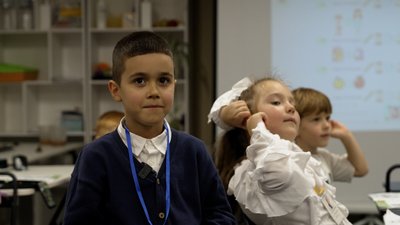 Діти вивчають світ через досліди та експерименти: як у гімназії Чернігова навчають за програмою «Країна знань» Діти вивчають світ через досліди та експерименти: як у гімназії Чернігова навчають за програмою «Країна знань»