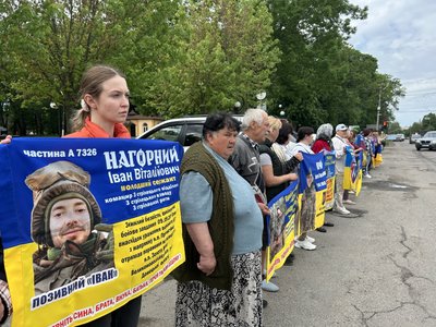"Наші ще не вдома": у місті на Черкащині відкрили Дошку надії "Наші ще не вдома": у місті на Черкащині відкрили Дошку надії