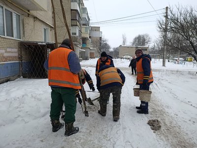"Хтось взагалі коляску скинув": що знаходять у трубах та колодязях бригади каналізаційних мереж у Хмельницькому "Хтось взагалі коляску скинув": що знаходять у трубах та колодязях бригади каналізаційних мереж у Хмельницькому