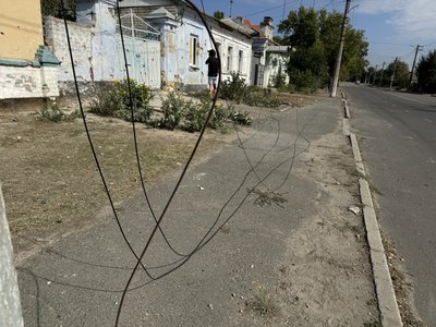 Херсон, обстріли, вересень 2024, вулиця, дроти Херсон, обстріли, вересень 2024, вулиця, дроти