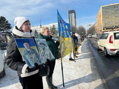 "Не передати словами, як боляче чекати": у Черкасах відбулася акція "Не мовчи — полон вбиває" "Не передати словами, як боляче чекати": у Черкасах відбулася акція "Не мовчи — полон вбиває"