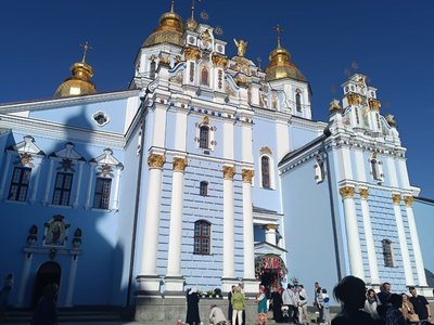 Святкування Великодня у Києві: у Михайлівському соборі освячують паски Святкування Великодня у Києві: у Михайлівському соборі освячують паски