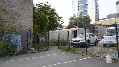 "У мене є освіта, а живу — на вулиці": як безпритульні з Дніпра облаштували дім в центрі міста "У мене є освіта, а живу — на вулиці": як безпритульні з Дніпра облаштували дім в центрі міста