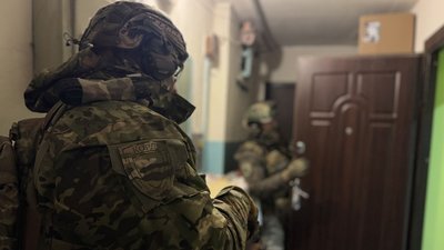 Наркотики на мільйон гривень щомісяця: на Черкащині викрили злочинну групу Наркотики на мільйон гривень щомісяця: на Черкащині викрили злочинну групу