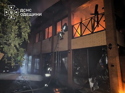 Понад 10 житлових будинків пошкоджено через нічну атаку РФ на Одещину Понад 10 житлових будинків пошкоджено через нічну атаку РФ на Одещину
