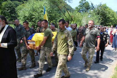 На Закарпатті попрощалися з полеглим захисником Володимиром Друляком На Закарпатті попрощалися з полеглим захисником Володимиром Друляком