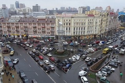 На площі Українських Героїв планують прибрати конструкцію із футбольним м’ячем На площі Українських Героїв планують прибрати конструкцію із футбольним м’ячем