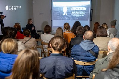 Кров, степ і вічність: в Одесі презентували книгу "Метаромантика", написану військовими та митцями