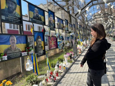Алею пам’яті у Дрогобичі на Львівщині, створену два роки тому, нині розширюють