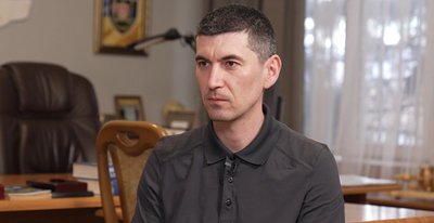"Третина патрульних на фронті" — інтерв’ю з начальником Чернівецької патрульної поліції Усеіновим "Третина патрульних на фронті" — інтерв’ю з начальником Чернівецької патрульної поліції Усеіновим