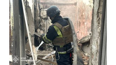 Внаслідок російської атаки травмована жінка: РФ вдарила БпЛА по підприємству у Корюківському районі Внаслідок російської атаки травмована жінка: РФ вдарила БпЛА по підприємству у Корюківському районі