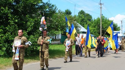 На Чернігівщині 15 липня поховали шестеро захисників України На Чернігівщині 15 липня поховали шестеро захисників України