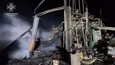 На Одещині горіли будівля та автомобіль На Одещині горіли будівля та автомобіль