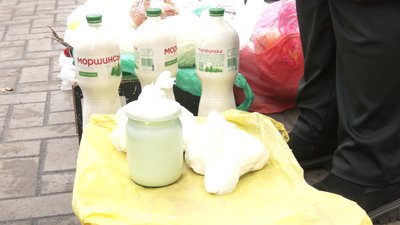 У Житомирі на Житньому ринку здорожчала молочна продукція: що кажуть продавці, покупці та експерт У Житомирі на Житньому ринку здорожчала молочна продукція: що кажуть продавці, покупці та експерт