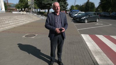 "Гидко просто": жінка, яка танцювала під російський реп біля портретів загиблих бійців, шкодує про скоєне "Гидко просто": жінка, яка танцювала під російський реп біля портретів загиблих бійців, шкодує про скоєне