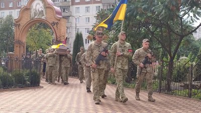У Сумах провели в останню путь загиблого захисника Сергія Шумила