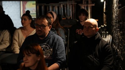 “Його життя через це триває”: у Сумах відбувся вечір пам’яті Євгенія Маркарова “Його життя через це триває”: у Сумах відбувся вечір пам’яті Євгенія Маркарова