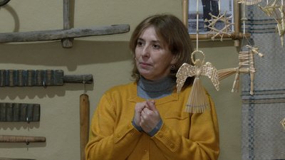 "Дохристиянська традиція": на Черкащині майстриня створює різдвяних павуків з соломи "Дохристиянська традиція": на Черкащині майстриня створює різдвяних павуків з соломи