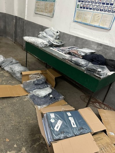 Митники виявили на Львівщині контрабанду одягу на 750 тисяч гривень Митники виявили на Львівщині контрабанду одягу на 750 тисяч гривень