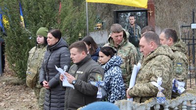 На Чернігівщині поховали захисників Олександра Войтешенка, Геннадія Студенка, Олексія Василенка та Віталія Якушка На Чернігівщині поховали захисників Олександра Войтешенка, Геннадія Студенка, Олексія Василенка та Віталія Якушка