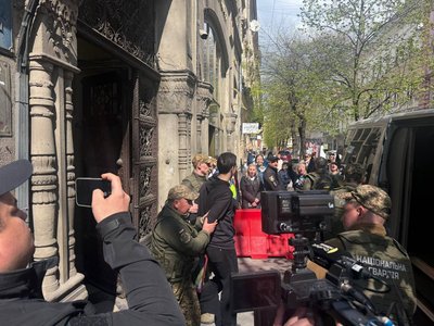 Зінченка виводять із зали суду