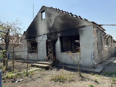 "Уночі — в посадці, удень — біля хати". Що тримає багатодітну жінку у прифронтовому селі Золоті пруди на Донеччині "Уночі — в посадці, удень — біля хати". Що тримає багатодітну жінку у прифронтовому селі Золоті пруди на Донеччині