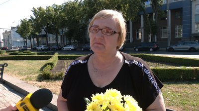 Без тата лишились четверо дітей: із військовослужбовцем Володимиром Цимбалюком попрощались у Рівному Без тата лишились четверо дітей: із військовослужбовцем Володимиром Цимбалюком попрощались у Рівному