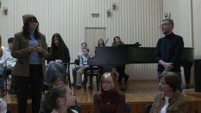 "Діти плачуть і відмовляються йти на репетицію" — батьки про ситуацію зі звільненням диригента оркестру в Житомирі "Діти плачуть і відмовляються йти на репетицію" — батьки про ситуацію зі звільненням диригента оркестру в Житомирі