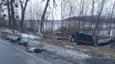 На Черкащині легковик в'їхав у вантажівку: двоє людей померли На Черкащині легковик в'їхав у вантажівку: двоє людей померли