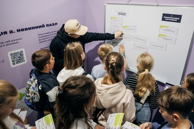 Розпізнай фейк: у столиці відкрилась інтерактивна виставка #ДезАут Розпізнай фейк: у столиці відкрилась інтерактивна виставка #ДезАут