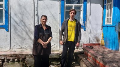 8 км під дощем: як родина з трьома дітьми та травмованою дружиною тікала з Попасної і опинилась на Чернігівщині 8 км під дощем: як родина з трьома дітьми та травмованою дружиною тікала з Попасної і опинилась на Чернігівщині