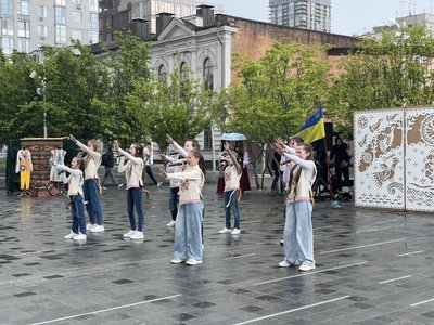 Показ мод, благодійний ярмарок та концерти. Як відзначили День вишиванки у Дніпрі Показ мод, благодійний ярмарок та концерти. Як відзначили День вишиванки у Дніпрі