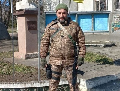 Чоловік боронить Україну, жінка підтримує військових піснями. Історія родини Чухалових з Херсонщини Чоловік боронить Україну, жінка підтримує військових піснями. Історія родини Чухалових з Херсонщини