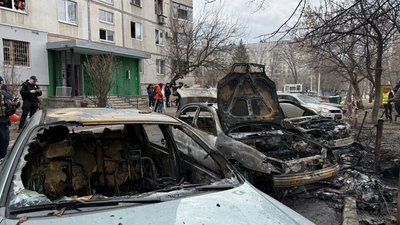 У Холодногірському районі Харкова були пошкоджені автівки внаслідок атаки РФ