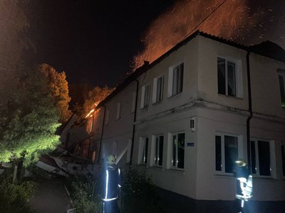 РФ атакувала Чугуїв на Харківщині 10 серпня 2025 року, сталася пожежа у дитячому садку РФ атакувала Чугуїв на Харківщині 10 серпня 2025 року, сталася пожежа у дитячому садку