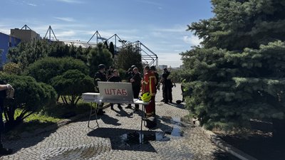 Робота з усунення наслідків влучання у Слобідському районі Харкова Робота з усунення наслідків влучання у Слобідському районі Харкова