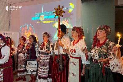 "Чи вийду я в цьому році заміж?": як в Одесі молодь ворожила на Андрія "Чи вийду я в цьому році заміж?": як в Одесі молодь ворожила на Андрія
