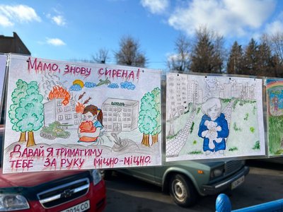"Мамо, знову сирена": діти з Черкащини зобразили повномасштабну війну на тисячі малюнках "Мамо, знову сирена": діти з Черкащини зобразили повномасштабну війну на тисячі малюнках