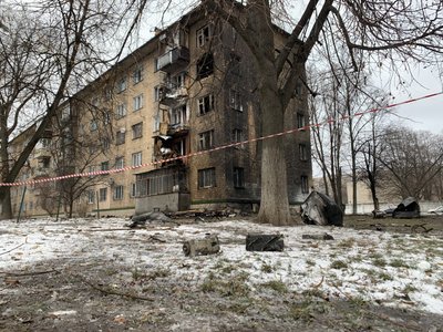 Пошкоджені будинки та тренувальний комплекс "Укрзалізниці": що відомо про ракетну атаку на Київ Пошкоджені будинки та тренувальний комплекс "Укрзалізниці": що відомо про ракетну атаку на Київ