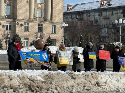 "Не передати словами, як боляче чекати": у Черкасах відбулася акція "Не мовчи — полон вбиває" "Не передати словами, як боляче чекати": у Черкасах відбулася акція "Не мовчи — полон вбиває"