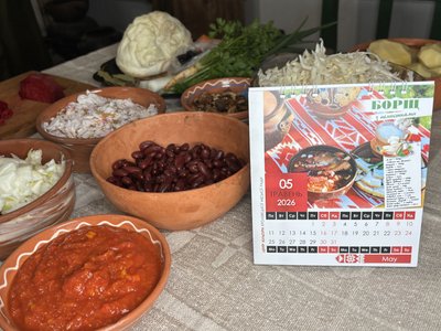 Борщ з пелюстками