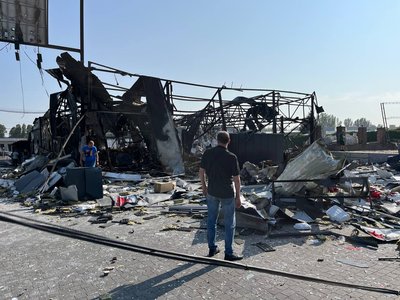 "Це була для нас найстрашніша ніч: гуде, летить і все горить": очевидці про обстріл РФ Запоріжжя 18 червня "Це була для нас найстрашніша ніч: гуде, летить і все горить": очевидці про обстріл РФ Запоріжжя 18 червня