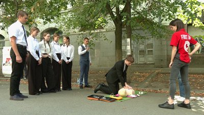 Напередодні Всесвітнього дня надання першої допомоги кропивничан вчили робити серцево-легеневу реанімацію