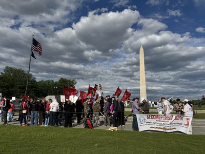 У Вашингтоні українці та громадяни США вийшли на акцію протесту проти ходи "Безсмертного полку" У Вашингтоні українці та громадяни США вийшли на акцію протесту проти ходи "Безсмертного полку"