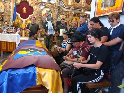 У Полтаві попрощалися із полеглими на фронті чотирма воїнами У Полтаві попрощалися із полеглими на фронті чотирма воїнами