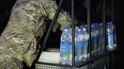 Військові наземними роботами доставили продукти та ліки у прифронтове село на Донеччині Військові наземними роботами доставили продукти та ліки у прифронтове село на Донеччині