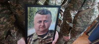 У Хмельницькому попрощались із військовими Анатолієм Гуцалом та Сергієм Губарем У Хмельницькому попрощались із військовими Анатолієм Гуцалом та Сергієм Губарем
